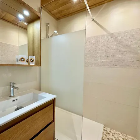 Calme Pres Des Pistes, Renove, 2 Chambres, Parking Non Privatif - Fr-1-505-86